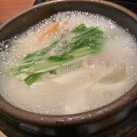 博多華味鳥 銀座4丁目店 - グツグツ水炊き
