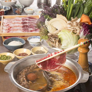 All-you-can-eat and drink the famous "vegetable shabu shabu"!