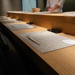 北新地 すし通 - 綺麗で雰囲気抜群のカウンター席