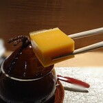 北新地 すし通 - プリンみたいな食感の玉子あて
