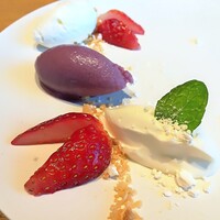 アルティザン ドゥ ラ トリュフ パリ - 季節のフルーツとソルベを添えたパブロヴァ トリュフハチミツ