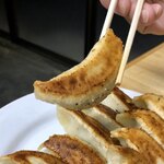 春き - 餃子…350円（写真は2人前）