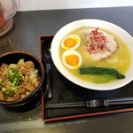 Menya Musubi - 味玉鶏そば ＋ チャーシュー飯