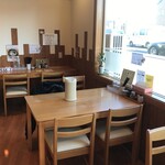 ひまわり - いつも、このテーブル席でいただいています（２０１９．１２．９）