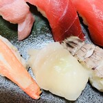 すし徳 - 「カニ」の他に、「シャコ貝」と「帆立貝柱」が！