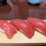 すし徳 - これが、サービスの「ひがしもの・赤身」(*^◯^*)