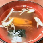 すし徳 - この「海老の頭のすまし汁」も熱々で美味しいっ！