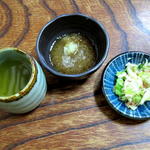 とんかつ藤芳 - とろトロかつを注文すると運ばれてくる。