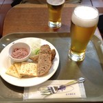 BERG - レバーハーブパテ（378円）と生ビール（315円）2012年3月