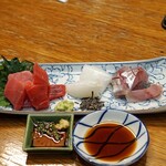 あそこ - 今日のお刺身ちょっとづつ　　鹿児島産の鯵、長崎県産の墨烏賊、大間産の本マグロ
