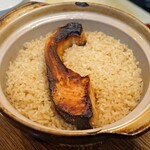 あそこ - 今日の炊き込みご飯　　鮭西京焼よイクラ