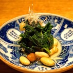 高太郎 - 料理写真:お通し　　有機野菜(ちぢみホウレン草)と大豆のおひたし