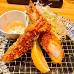 箱崎 井のかわず - 大海老フライ（８００円 単品 一尾） 塩レモンと自家製タルタルで頂きたかったので 特別にカットして貰いました