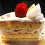 アトリエ・オランジェ - ショートケーキ　390円