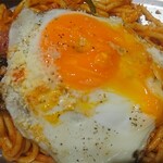 スパゲッティーのパンチョ - 黄身を崩す