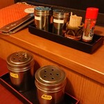 お好み焼き ふろーら - 卓上の調味料たち