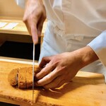 箱崎 井のかわず - かつを 切り分ける音だけで 嬉しくなります（承認済み）