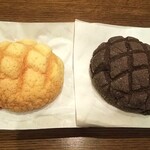 メロン・ドゥ・メロン - プレーンメロンパン(税込)190円とリッチチョコメロンパン(税込)210円(2019.12.08)