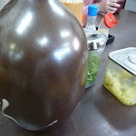 釜あげうどん 長田 in 香の香 - 出汁の入った徳利が置いてあります