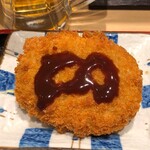 北神ぎょうざ - コロッケにソース