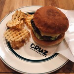 CRUZ BURGERS & CRAFT BEERS - 