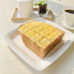 Luck Room cafe - バタートースト 