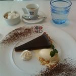 ブラッスリー ポール・ボキューズ - チョコのタルトはあったかい
