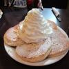 Eggs 'n Things - 料理写真:先ずは私の頼んだココナッツパンケーキ＋ホイップクリーム。