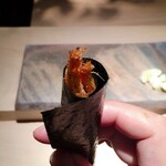 菊鮨 - 揚げ桜海老の手巻き