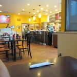 Eggs 'n Things - 行列の出来てるワイキキの店とは違い、さすがに此方は少しゆっくりとした気分で食事がいただけました。
            