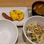 ホテルエスプル広島平和公園 - 予めトレーに丼が二つセットされてます