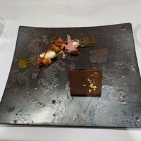 レザンファン ギャテ - キャラメリゼしたナッツとチョコレートのテリーヌ見立て