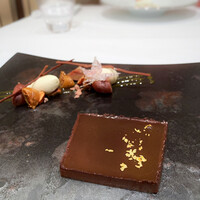 レザンファン ギャテ - キャラメリゼしたナッツとチョコレートのテリーヌ見立て