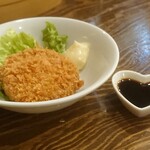 大衆レモン酒場 魚の玄武 - 米沢牛メンチカツ 767円