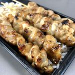 吾助 - 焼き鳥弁当…500円（特注：全てもも串&お新香抜き）