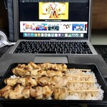 吾助 - 焼き鳥弁当…500円（特注：全てもも串&お新香抜き）