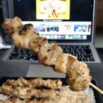 吾助 - 焼き鳥弁当…500円（特注：全てもも串&お新香抜き）