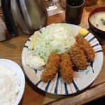 かつ進 三組坂下外神田店 - 大粒嬉しいカキフライ。