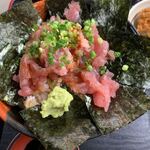 すし・ごはん 馬ん場 - ネギトロ&鉄火丼のアップ。