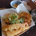 たらいうどん椛や - 天ぷらも山盛りです