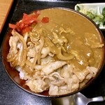 十八番 - 合いがけ丼(焼肉＆カレー)。￥900。