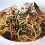 レストラン グースト - サラミと葉タマネギのスパゲッティ