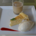 レストラン グースト - コーヒーのパンナコッタと焼いたチーズケーキ、ジェラート