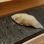 匠 進吾 - カワハギ、肝を挟んで