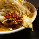 豚星。 - 辛味玉、ニンニク