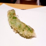 にい留 - スナップエンドウ　この香りは尋常ではない。スナップエンドウの糖質がにじみ出てキャラメルのように焦げます