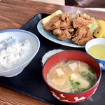 みのり食堂 - 鳥から揚げ定食。