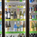 若松家酒店 - お酒もチェイサーも冷蔵庫から選びます