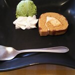 チェスティーノ - 抹茶アイスと珈琲ロールケーキ