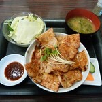 豚丼（並）880円+ランチセット100円
